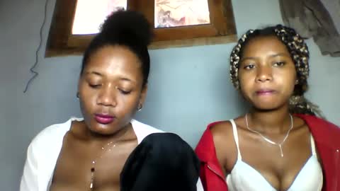 Snapshot of elia011 chatting on January 25, 2025, 4:13 am elia011 online show from January 25, 2025, 4:13 am