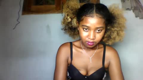 Snapshot of elia011 chatting on January 26, 2025, 5:44 pm elia011 online show from January 26, 2025, 5:44 pm