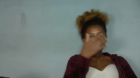 Snapshot of elia011 chatting on February 7, 2025, 2:40 am elia011 online show from February 7, 2025, 2:40 am