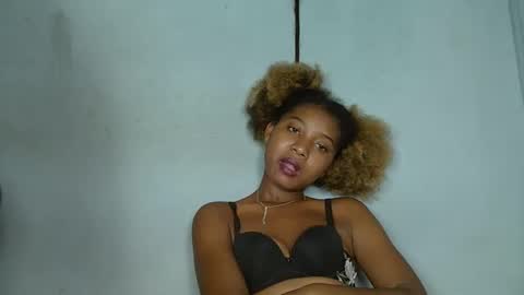 Snapshot of elia011 chatting on February 9, 2025, 1:22 am elia011 online show from February 9, 2025, 1:22 am