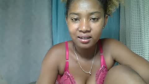 Snapshot of elia011 chatting on February 21, 2025, 9:22 pm elia011 online show from February 21, 2025, 9:22 pm