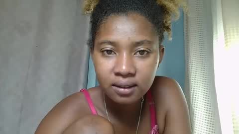 Snapshot of elia011 chatting on February 22, 2025, 3:34 am elia011 online show from February 22, 2025, 3:34 am