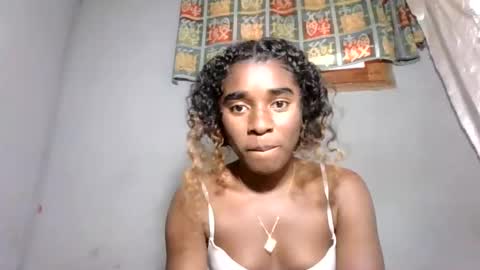 Snapshot of elia011 chatting on November 3, 2025, 11:44 am elia011 online show from November 3, 2025, 11:44 am