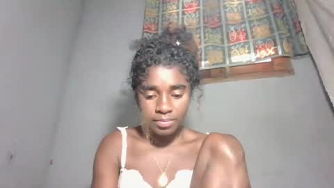 Snapshot of elia011 chatting on November 4, 2025, 3:27 am elia011 online show from November 4, 2025, 3:27 am