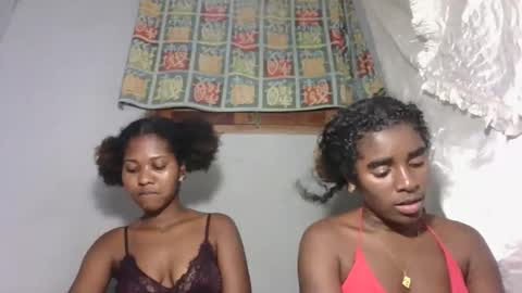 Snapshot of elia011 chatting on November 4, 2025, 5:12 pm elia011 online show from November 4, 2025, 5:12 pm