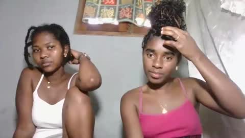 Snapshot of elia011 chatting on November 8, 2025, 2:34 am elia011 online show from November 8, 2025, 2:34 am