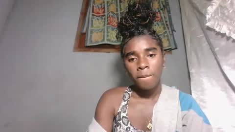 Snapshot of elia011 chatting on November 10, 2025, 12:42 am elia011 online show from November 10, 2025, 12:42 am