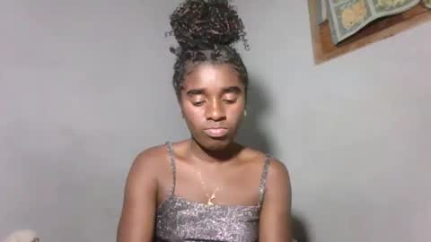 Snapshot of elia011 chatting on November 10, 2025, 6:29 pm elia011 online show from November 10, 2025, 6:29 pm