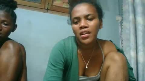 Snapshot of elia011 chatting on November 20, 2025, 8:30 pm elia011 online show from November 20, 2025, 8:30 pm