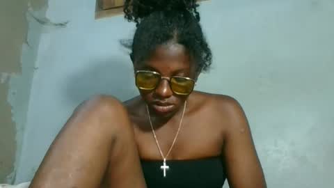 Snapshot of elia011 chatting on November 22, 2025, 8:08 pm elia011 online show from November 22, 2025, 8:08 pm