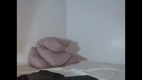 elitemanu online show from December 4, 2025, 3:49 am