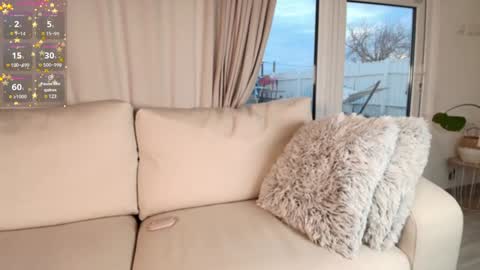 ellaxstar online show from January 17, 2025, 6:47 am