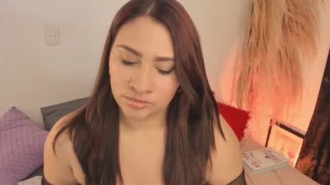 Snapshot of elyross_ chatting on February 2, 2026, 10:30 pm Ross online show from February 2, 2026, 10:30 pm