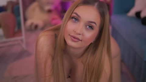 Elyssa online show from February 13, 2026, 7:32 pm