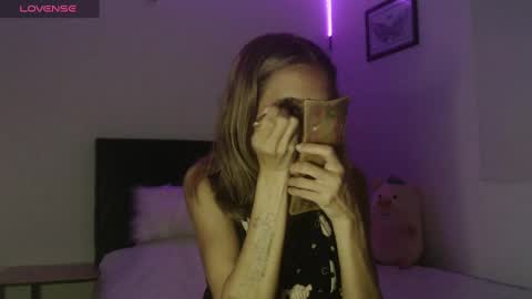 Snapshot of emilly_2004 chatting on February 7, 2025, 12:09 am Emilly Gomez online show from February 7, 2025, 12:09 am