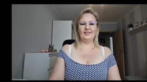 Snapshot of emillykiss chatting on February 11, 2026, 10:31 am EmillyLove online show from February 11, 2026, 10:31 am