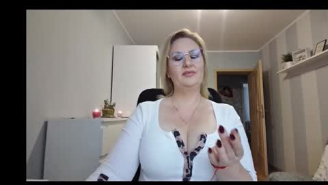 Snapshot of emillykiss chatting on February 17, 2026, 7:05 am EmillyLove online show from February 17, 2026, 7:05 am