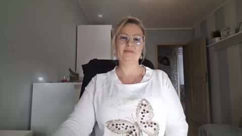 Snapshot of emillykiss chatting on March 2, 2026, 10:33 am EmillyLove online show from March 2, 2026, 10:33 am