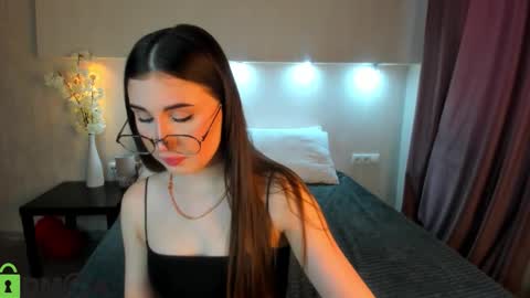 Snapshot of emily_lews chatting on February 23, 2026, 4:21 am Emily online show from February 23, 2026, 4:21 am