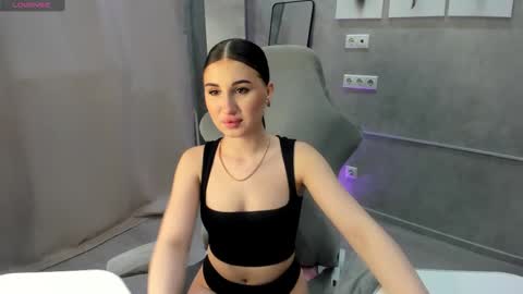 Snapshot of emily_lews chatting on February 24, 2026, 4:21 am Emily online show from February 24, 2026, 4:21 am