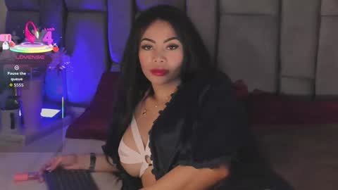 Snapshot of emilyflame chatting on October 17, 2025, 12:30 pm Emily Flame online show from October 17, 2025, 12:30 pm