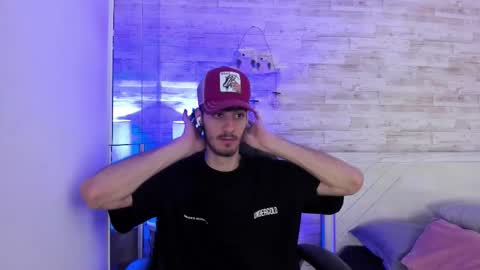 emir_ozan online show from February 1, 2026, 7:01 pm