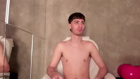 emir_ozan online show from February 15, 2026, 7:54 pm