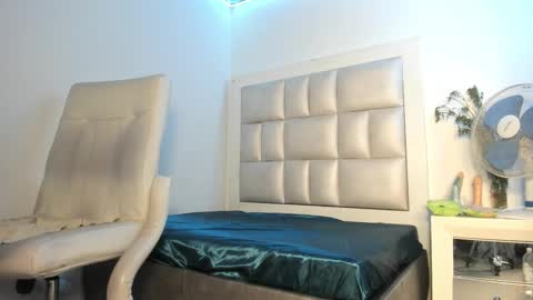 Snapshot of emma__js_ chatting on February 13, 2026, 4:36 pm emma__js_ online show from February 13, 2026, 4:36 pm