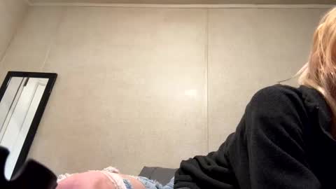 Snapshot of emmwarr1514 chatting on February 13, 2025, 5:54 pm emmwarr1514 online show from February 13, 2025, 5:54 pm