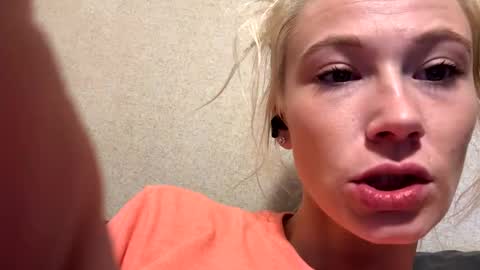 Snapshot of emmwarr1514 chatting on February 24, 2025, 2:15 pm emmwarr1514 online show from February 24, 2025, 2:15 pm