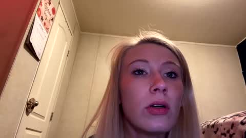 Snapshot of emmwarr1514 chatting on March 4, 2025, 12:18 am emmwarr1514 online show from March 4, 2025, 12:18 am