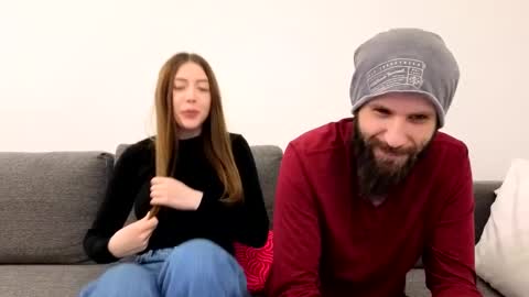 Em online show from February 25, 2026, 4:49 pm