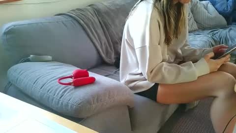 emyxxl online show from February 16, 2026, 1:18 pm