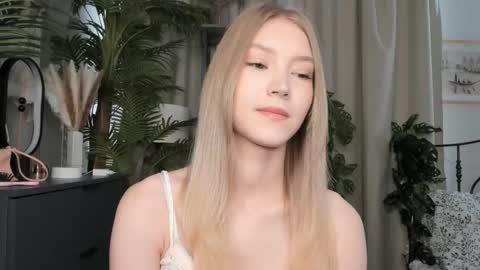 Natalie online show from September 13, 2025, 5:40 am