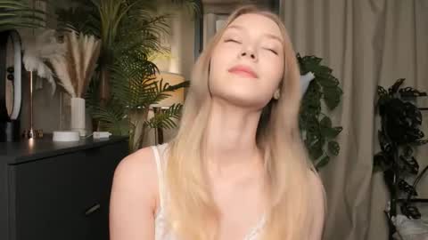 Natalie online show from October 6, 2025, 5:38 am