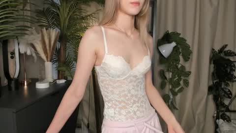 Natalie online show from October 15, 2025, 6:02 am