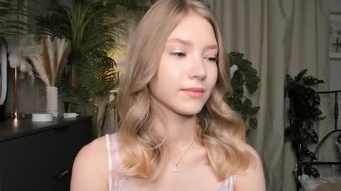 Natalie online show from October 17, 2025, 5:43 am