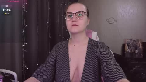 Snapshot of eva_orchid chatting on November 29, 2025, 9:45 am Eva online show from November 29, 2025, 9:45 am