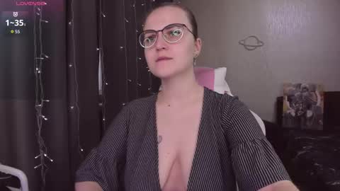 Snapshot of eva_orchid chatting on December 2, 2025, 11:15 am Eva online show from December 2, 2025, 11:15 am