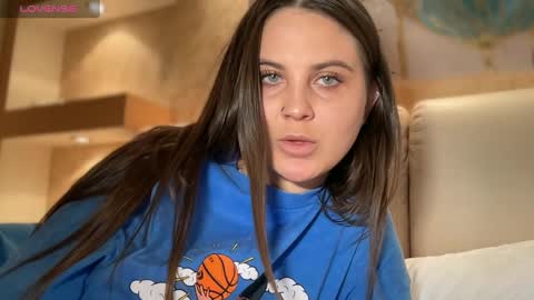 EvaHazard online show from February 5, 2025, 8:04 pm