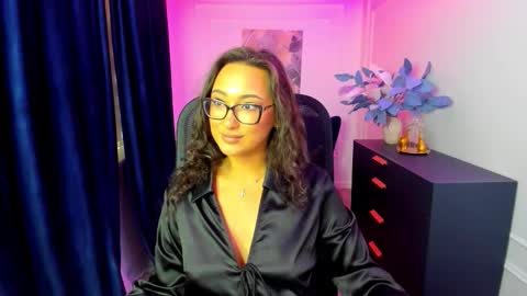 evasarazardje online show from September 10, 2025, 11:32 am