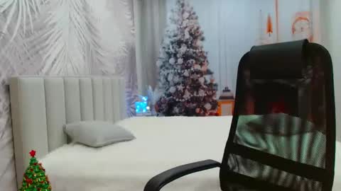 Snapshot of evelove33 chatting on February 8, 2026, 6:00 pm evelove online show from February 8, 2026, 6:00 pm