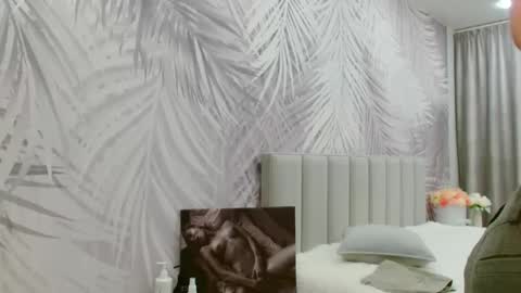 Snapshot of evelove33 chatting on February 28, 2026, 5:36 pm evelove online show from February 28, 2026, 5:36 pm