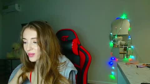 Snapshot of evelynn_mooree chatting on December 9, 2024, 12:01 am evelynn_mooree online show from December 9, 2024, 12:01 am