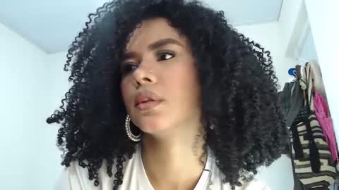 Snapshot of exotic_curls chatting on December 12, 2024, 7:59 pm LIA online show from December 12, 2024, 7:59 pm