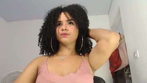 Snapshot of exotic_curls chatting on February 8, 2025, 1:43 am LIA online show from February 8, 2025, 1:43 am