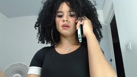 Snapshot of exotic_curls chatting on February 8, 2025, 11:24 pm LIA online show from February 8, 2025, 11:24 pm