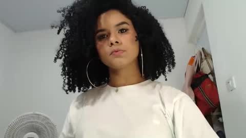 Snapshot of exotic_curls chatting on February 9, 2025, 3:32 am LIA online show from February 9, 2025, 3:32 am