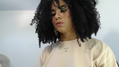 Snapshot of exotic_curls chatting on February 10, 2025, 7:07 pm LIA online show from February 10, 2025, 7:07 pm