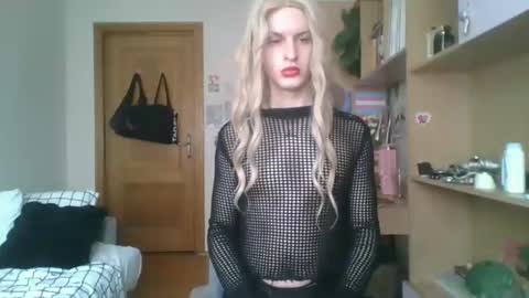 Snapshot of ezrafindom chatting on February 24, 2026, 8:45 am Ranya online show from February 24, 2026, 8:45 am